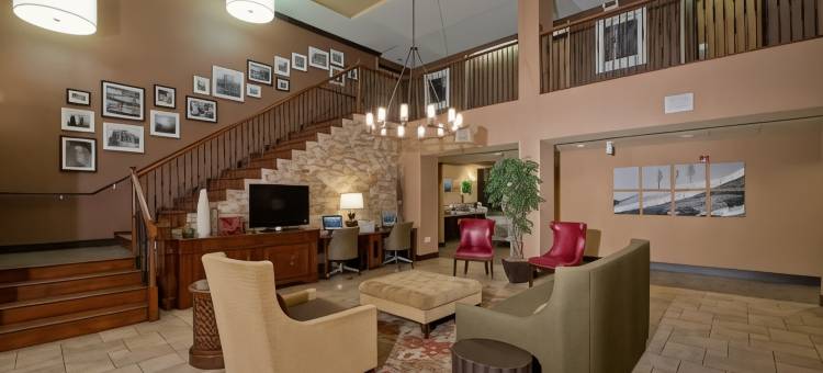 舒适套房酒店(Russell Inn & Suites)图片