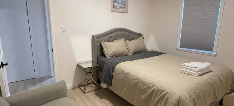 新近翻新豪华三卧两卫度假屋，便捷前往机场(Newly Renovated Luxury 3-Bed 2-Bath Home with Easy Airport Access)图片