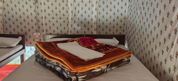 楚普塔河畔营地(River side camp chopta)图片