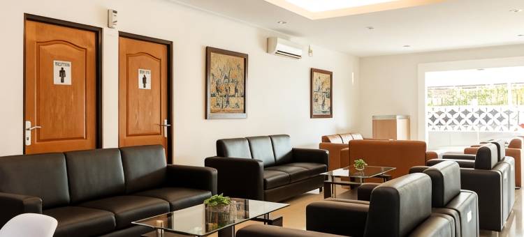 红多兹Plus伊斯兰酒店-近三宝垄爪哇超级市场2号(RedDoorz Plus Syariah Near Java Supermall Semarang 2)图片