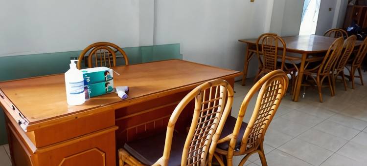 Ombai Guest House 27 Syariah Mitra RedDoorz图片