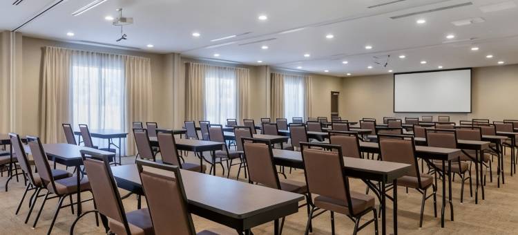 格雷特瀑布城机场美茵斯坦套房酒店(MainStay Suites Great Falls Airport)图片