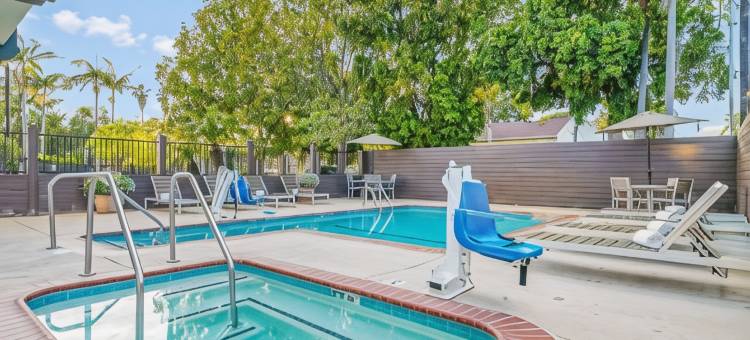 圣巴巴拉阿瓦尼亚旅馆(Avania Inn of Santa Barbara)图片