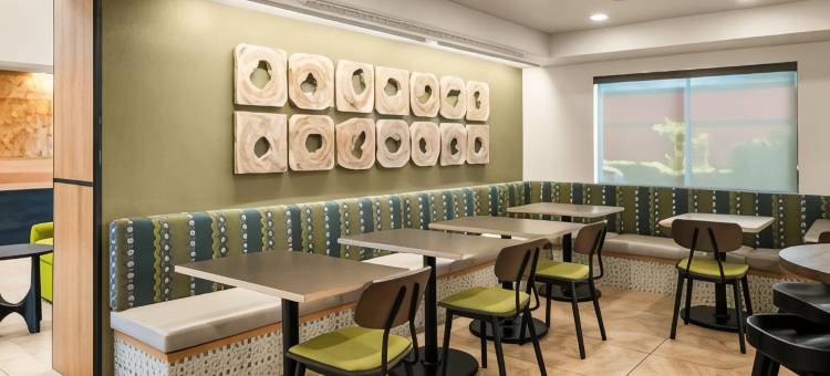 雷丁牛津套房酒店(Oxford Suites Redding)图片