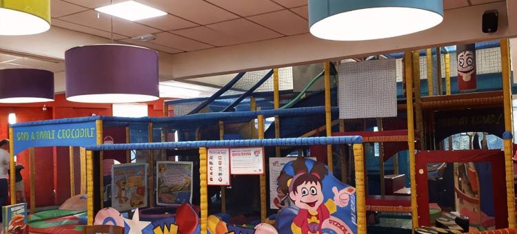 南安普敦西普瑞米尔酒店(Southampton West)图片
