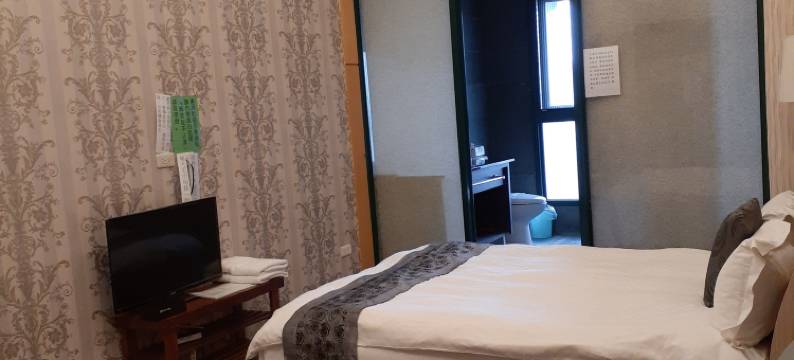 小花猫温泉图片