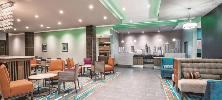 达拉斯大草原城北拉昆塔温德姆套房酒店(La Quinta Inn & Suites by Wyndham Dallas Grand Prairie North)图片