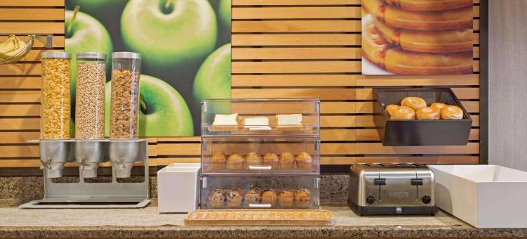 奥本伍斯特拉昆塔温德姆酒店(La Quinta Inn by Wyndham Auburn Worcester)图片