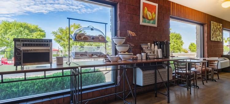 阿尔伯克基机场华美达酒店(Ramada by Wyndham Albuquerque Airport)图片