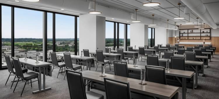 西密尔沃基万丽酒店(Renaissance Milwaukee West Hotel)图片