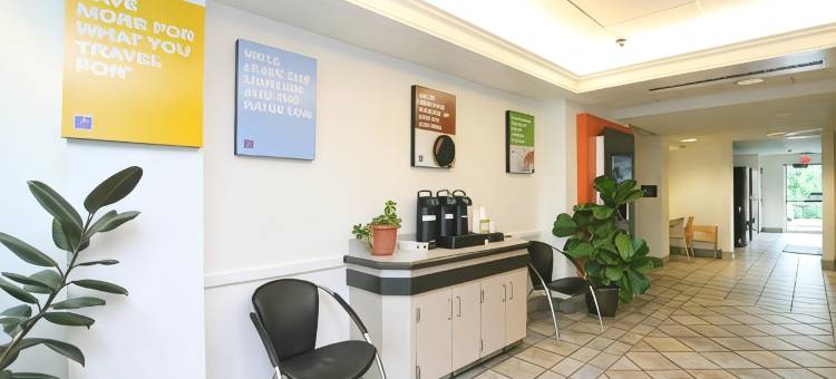 伯灵顿科尔切斯特6号汽车旅馆(Motel 6 Colchester, VT - Burlington)图片