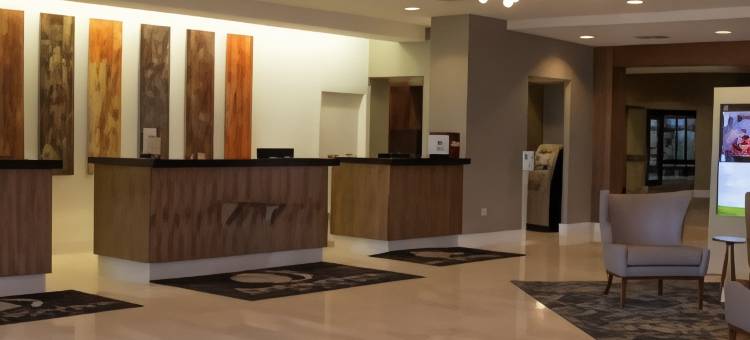 威奇托机场希尔顿逸林酒店(DoubleTree by Hilton Hotel Wichita Airport)图片
