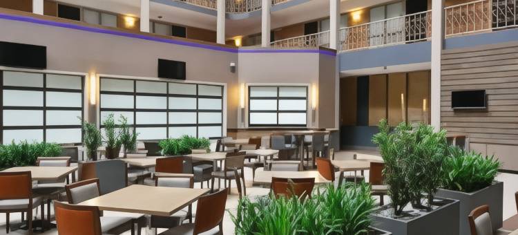 丹佛中央公园希尔顿安泊套房酒店(Embassy Suites by Hilton Denver Central Park)图片