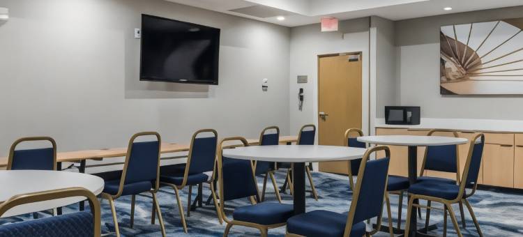 格林斯伯勒体育馆区万枫套房酒店(Fairfield Inn & Suites Greensboro Coliseum Area)图片