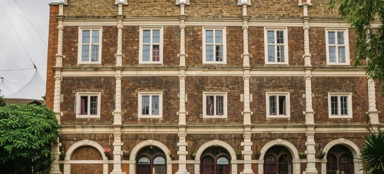 伦敦肯辛顿荷兰公园安居旅馆(Safestay London Kensington Holland Park)图片