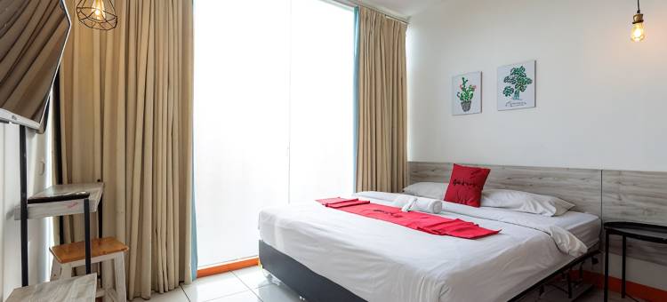 红多兹酒店近芒加杜阿购物中心(RedDoorz Near Mangga Dua Mall)图片