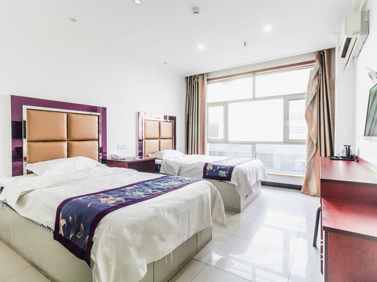 朝阳中亚商务宾馆(兴隆大家庭客运中心店)