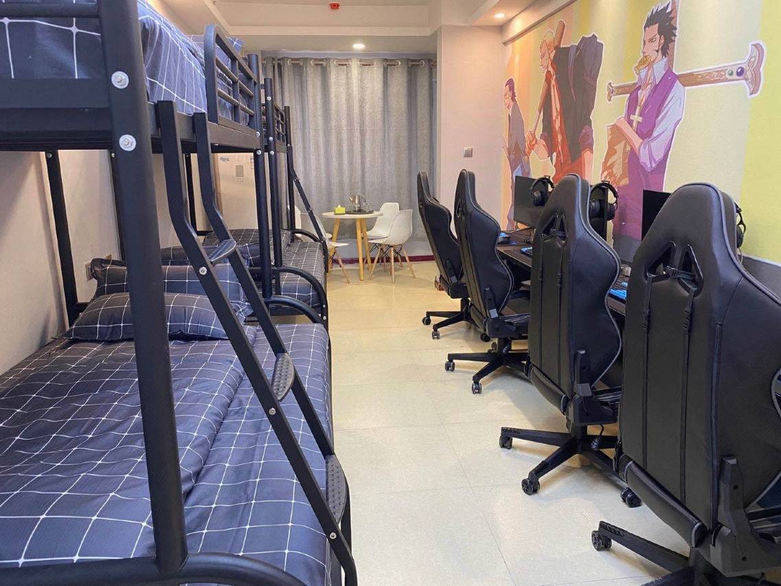 肆月电竞民宿(西安半坡地铁站店)