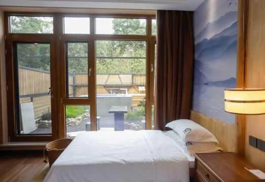 Lantian Zhongnanshan Hot Spring Hospital Hotel Overview