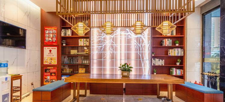 净漫轻奢酒店(新乡平原路胖东来百货店)图片