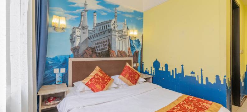 云享家主题风尚酒店(榆次老城店)图片