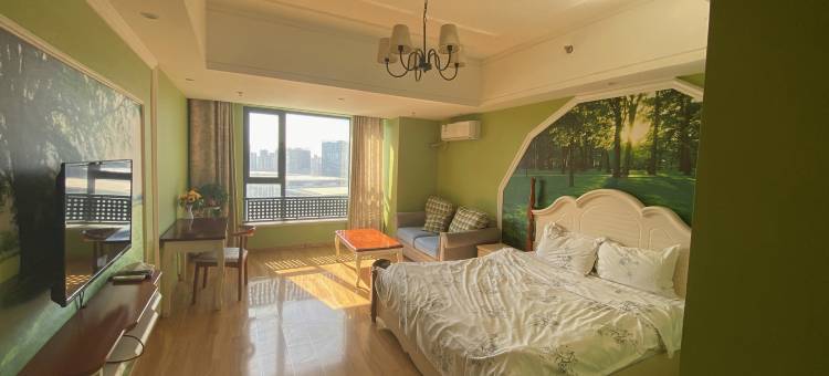 艾米主题民宿(济南高新万达店)图片