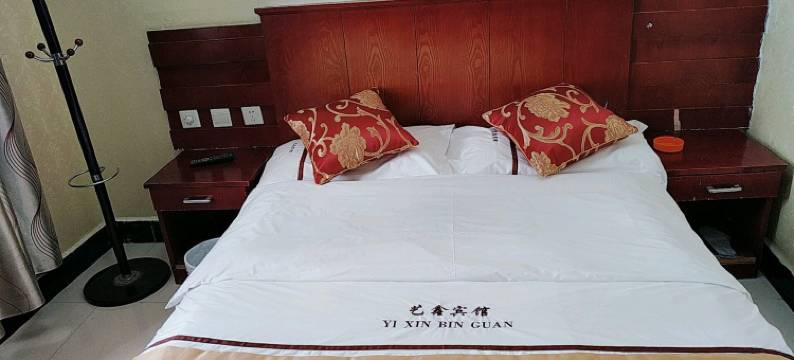 弥勒艺鑫宾馆(湖泉生态园店)图片