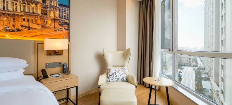 维也纳国际酒店(淮安涟水滨河吾悦广场五岛湖公园店)图片