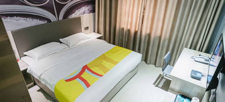 派酒店(哈密火车站店)图片