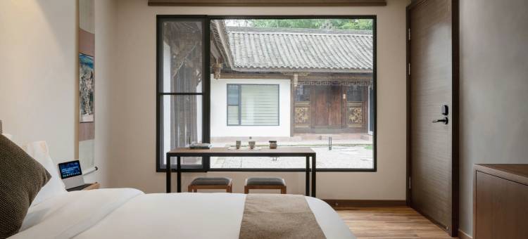 里屋民宿(龙凤古镇店)图片