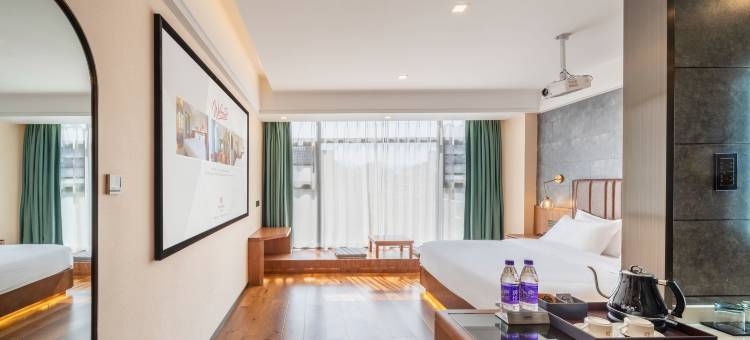 柏曼酒店(峨眉高铁站水晶广场店)图片