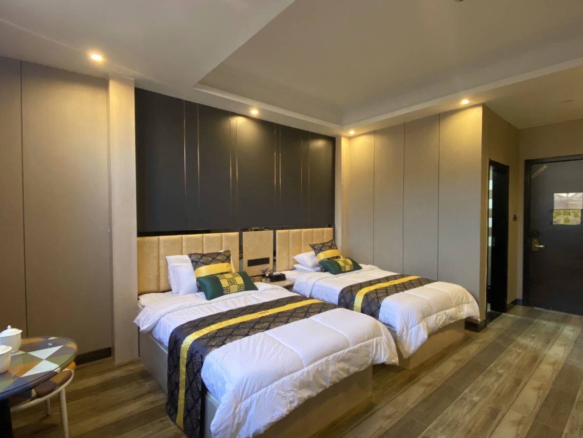 世茂酒店(特克斯八卦城离街店)