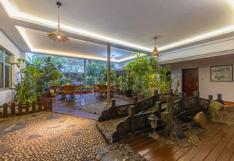 东影花园酒店（兰州大学火车站店）外景图