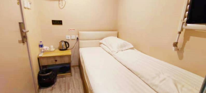 北京丽德华懋投影酒店(沃尔玛延庆医院店)图片