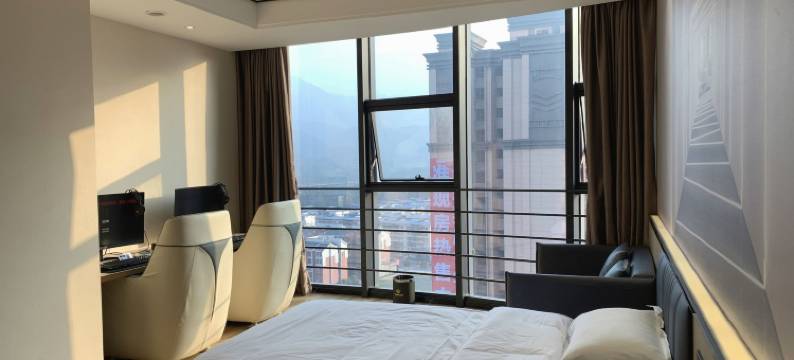 华蓥彩雷电竞酒店图片