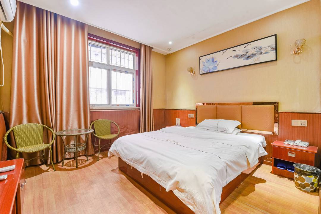 鸿梅宾馆(府衙步行街大统百货店)