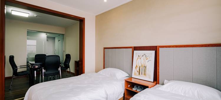 瑞家时尚酒店(伊川政和路店)图片