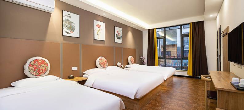 花畔山居(老君山景区云景索道店)图片