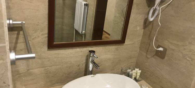 倾悦豪庭商务酒店(毫沁营地铁站维多利喜悦汇店)图片