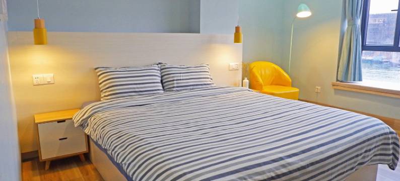 双月湾再遇时尚公寓(情人堤店)图片