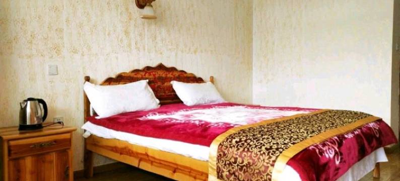 色达金色家园酒店图片