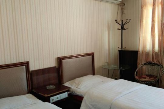 选择房间靖边三边住宿部交通便利,客房简约舒适,配套设施完善,服务