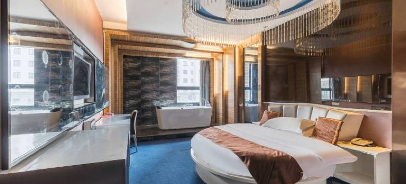 Q加·盐城艾舍主题酒店(宝龙广场店)图片