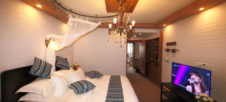 梧桐树下客栈(武陵源景区溪布街店)图片