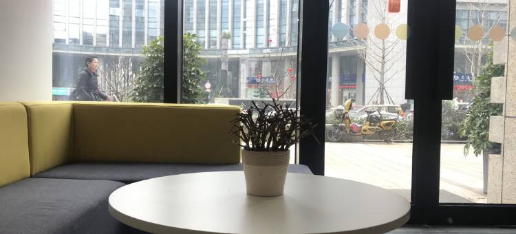 布丁严选酒店(临平地铁站银泰城店)图片