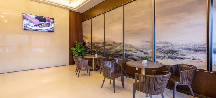 艳阳天酒店(武汉后湖大道地铁站店)图片