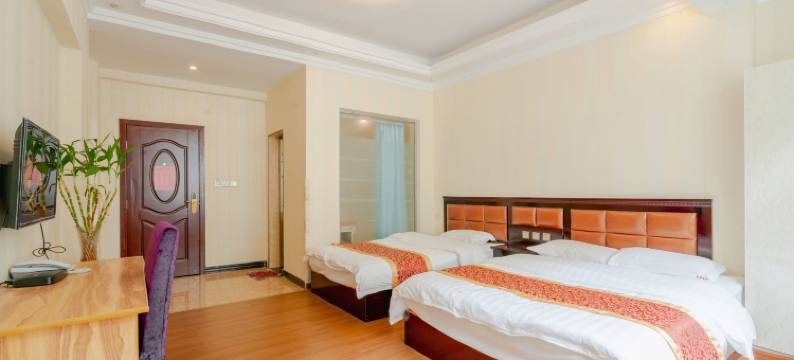 泸定春景宾馆图片