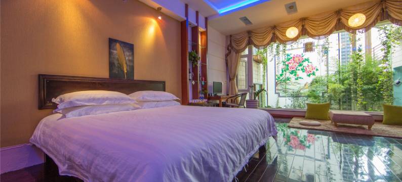 大理古城小强精酿主题民宿图片