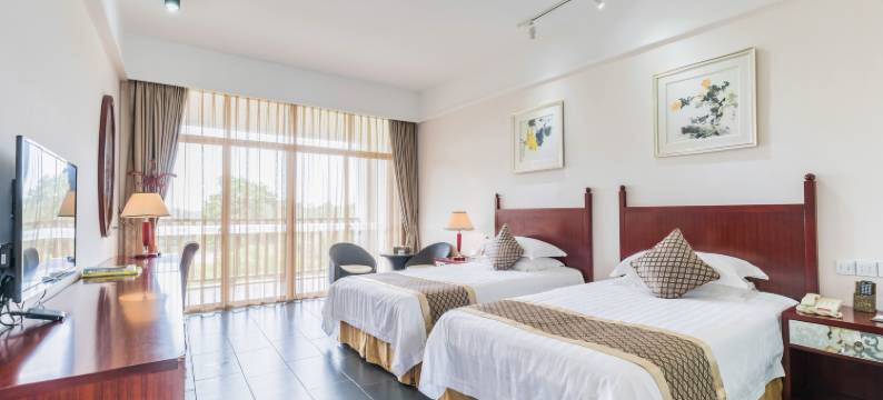 化州燕岭绿湖湾酒店图片