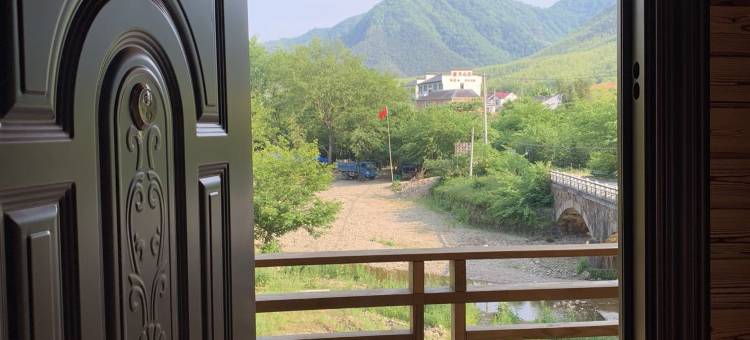 溯溪山庄图片